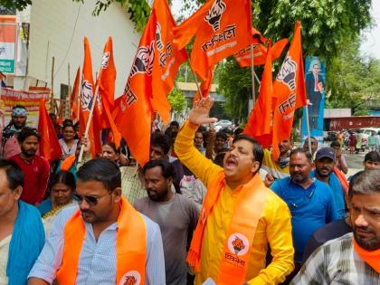 Protesters entered the DRM office | डीआरएम कार्यालयात घुसले आंदोलक