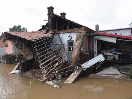 1306 houses collapsed due to continuous rain; Five people died | संततधार पावसाने १३०६ घरांची पडझड; पाच जणांचा मृत्यू