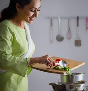 भात गिचका, पुऱ्या तेलकट; चपात्या फुलत नाही? १० सोप्या किचन टिप्स; चवदार होईल स्वयंपाक