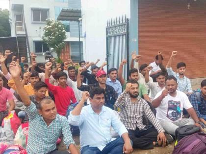 OBC students protest All day in front of the rented hostel in Bahadura | वसतिगृहासाठी ओबीसी विद्यार्थ्यांनी मांडला ठिय्या; बहादुरा येथील भाड्याच्या वसतिगृहासमाेर दिवसभर आंदाेलन