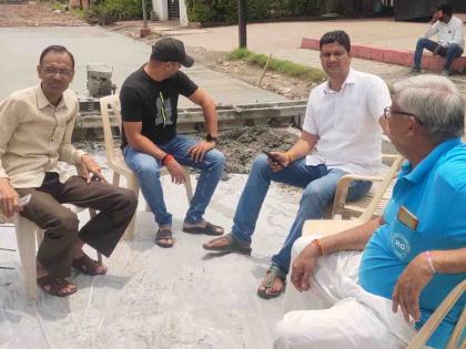 Citizens stopped the work of cement road in Trimurti Nagar, BJP officials also came down on the road | नागरिकांनी रोखले त्रिमूर्तीनगरातील सिमेंट रोडचे काम, भाजयुमो पदाधिकारीदेखील उतरले रस्त्यावर