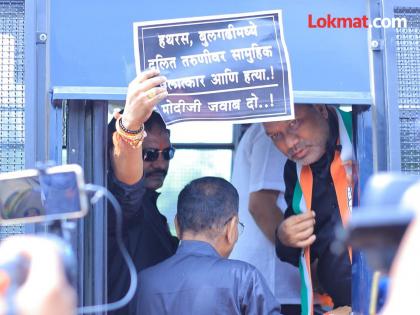 Opposition leaders protesting outside airport along with office bearers of Mahavikas Aghadi were detained by police | विमानतळाबाहेर आंदोलन करणाऱ्या विरोधी पक्षनेत्यांसह महाविकास आघाडीच्या पदाधिकाऱ्यांना पोलिसांनी घेतलं ताब्यात