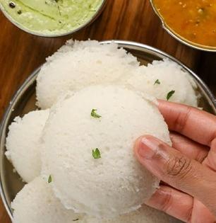 झटपट करा पोह्यांची इडली! डाळ तांदूळ भिजवून वाटण्याची कटकटच नाही- बघा चवदार रेसिपी