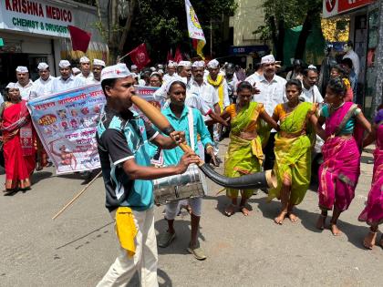 Tribals protest against Dhangar reservation in front of Thane Collectorate! | धनगर आरक्षणाविरोधात आदिवासींचे ठाणे जिल्हाधिकारी कार्यालयासमोर उलगुलान!