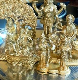 नवरात्री २०२४ : देवाच्या पितळेच्या मुर्ती स्वच्छ करण्यासाठी वापरा 'ही' खास गोष्ट, उजळलेल्या मुर्ती दिसतील सुंदर-प्रसन्न