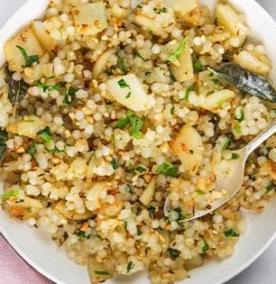 Navratri 2024 : साबुदाणा खिचडीचा गोळा होतो-चिकट होते? १ ट्रिक -खिचडी होईल मऊ मोकळी