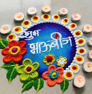 Diwali Bhaubeej Rangoli : भाऊबीजेला कमी वेळात काढता येतील अशा १० आकर्षक रांगोळ्या; सुंदर रांगोळ्यांनी सजेल दार