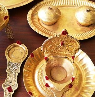 दिवाळीत वापरलेल्या दिव्यांवरचे तेलकट, काळे डाग होतील मिनिटभरात स्वच्छ, पाहा दिवे स्वच्छ करण्याची खास पद्धत...