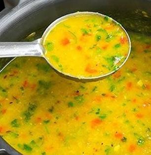 हाडांना पोखरते व्हिटामीन B-12 ची कमी; रोज 'या' डाळीचं पाणी प्या, व्हिटामीन बी-१२ भरपूर मिळेल