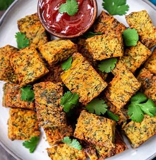 कोथिंबीर वडी आवडते पण बेसनाचा त्रास होतो? पाहा बेसन न वापरता कोथिंबीर वडीची कुरकुरीत रेसिपी...