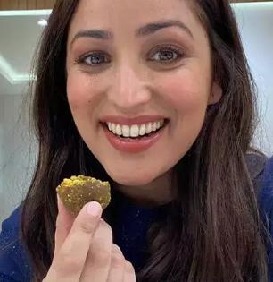 डिलिव्हरीनंतर वजन कमी करण्यासठी यामी गौतम खायची हे लाडू; १ लाडू खा-व्हा स्लिम