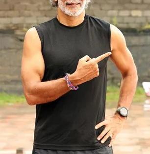 वयाच्या साठीतही मिलिंद सोमण दिसतात हॉट, प्रोटीनसाठी खातात घरी बनवलेला ‘हा’ पदार्थ