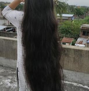 केस गळणं थांबतच नाही-पुंजके हातात येतात? किचनमधला १ पदार्थ लावा, लांब-दाट होतील केस