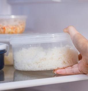 उरलेला भात फ्रिजमध्ये ठेवताय? गार शिळा भात फ्रिजमध्ये ठेवणं किती योग्य...