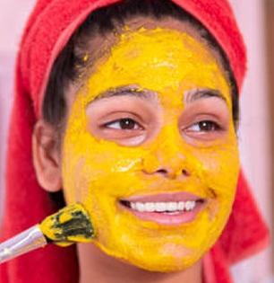 किचनमधील 'हे' ५ पदार्थ वापरुन घरीच करा पार्लरसारखे फेशियल, चेहऱ्यावर येईल अस्सल फेशियल ग्लो...