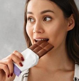 चॉकलेटचा १ तुकडा कमाल करतो! वाचा चॉकलेट खाण्याचे ३ जबरदस्त फायदे, करा तोंड गोड!