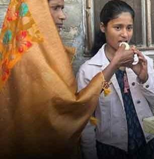 शाब्बास पोरी! आईची कॅन्सरशी झुंज, परिस्थिती बेताची; टॉपर होताच लेकीचं डॉक्टर होण्याचं स्वप्न