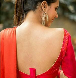 ब्लाऊज सैल झाले - सतत खांद्यावरुन खाली उतरतं? ६ टिप्स - न शिवता देखील होईल परफेक्ट फिटिंग...