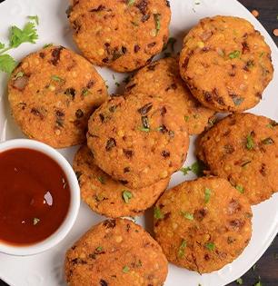 नाश्त्याला साऊथ इंडियन पदार्थ आवडतात? मग हा 'अण्णा स्टाईल दालवडा' तर खायलाच हवा..