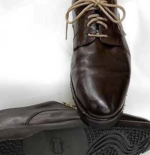 जुन्या लेदर बुटांना चिरा पडल्या? पाहा उपाय, ५ मिनिटांत बूट दिसू लागतील नव्यासारखे चकचकीत