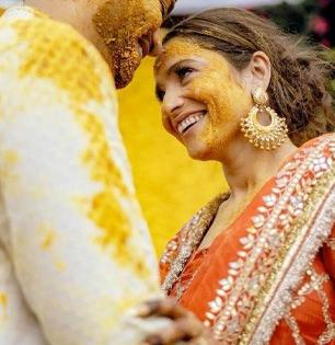 हळदीला पिवळेच कपडे घालताय? 'हे' ७ रंग सध्या आहेत ट्रेंडिंग, हळदी समारंभासाठी स्पेशल लूक...