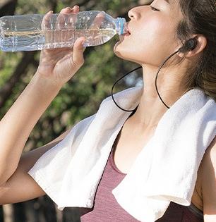 अरे बापरे! प्लास्टिकच्या बॉटलमध्ये पाणी पिणाऱ्यांनो सावधान; हार्ट ॲटॅकचा मोठा धोका