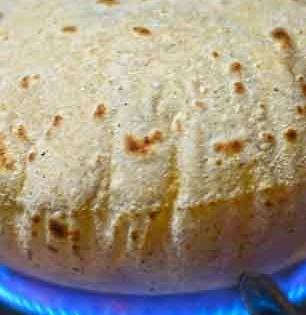 चपाती बनवताना तुम्हीही करता का 'ही' चूक? वाढू शकतो कॅन्सरचा धोका, वेळीच व्हा सावध