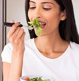 सॅलेड आवडत नाही, कच्च्या भाज्यांनी पोट दुखतं-पित्त होतं? 'या' ३ पद्धतींनी खा, त्रासच नाही...