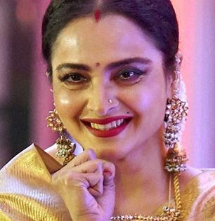 स्वतःला लावलेल्या 'या' ६ सवयींमुळेच रेखाचं सौंदर्य आहे खास! वयाच्या सत्तरीतही सुंदरच...