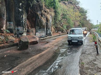 पन्हाळगडावर पावसाची जोरदार हजेरी, पहिल्याच पावसात मुख्य रस्त्यावर २ मोठ्या शिळा कोसळल्या