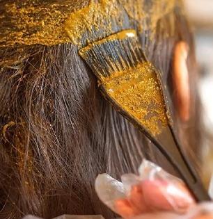 मेहेंदी लावल्याने केस खूप ड्राय होतात? 'या' पद्धतीने मेहेंदी भिजवा, केस होतील सिल्की- मुलायम