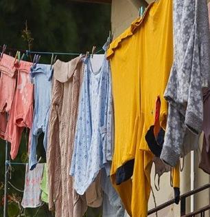 पावसाळ्याच्या दिवसात कपडे वाळतच नाहीत, घाई असताना कपडे वाळवण्यासाठी '३' सोप्या ट्रिक्स