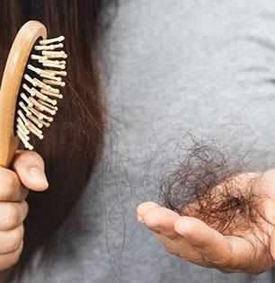 केस कमकुवत असतील तर तुटणारच, फक्त करा ४ गाेष्टी-केसांना मिळते भरपूर पोषण