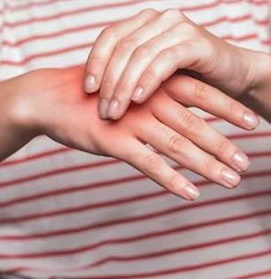 'ही' लक्षणं दिसताच शरीरातलं Vitamin B12 तातडीने वाढवायला हवं! तब्येत बिघडण्याआधीच सावध व्हा..