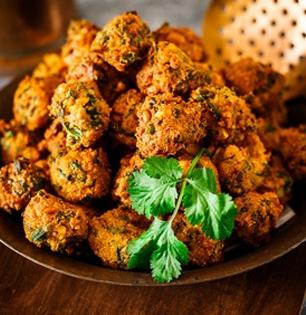 पावसाळयात भजी म्हणजे जगात भारी सुख! करा मक्याच्या दाण्याची कुरकुरीत भजी, चमचमीत-खमंग