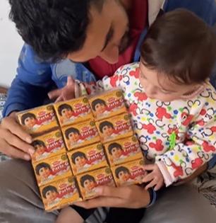 लेकराला साधे बिस्किट नाही देऊ शकत, गाझामध्ये पार्ले जी बिस्किटे मिळणे मुश्किल - व्हायरल व्हिडिओ...