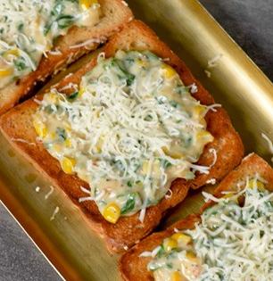 पालकाच्या भाजीला मुलं नाक मुरडतात? क्रिमी चिज स्पिनॅच कॉर्न टोस्ट द्या, अवघड नावाची पौष्टिक रेसिपी...