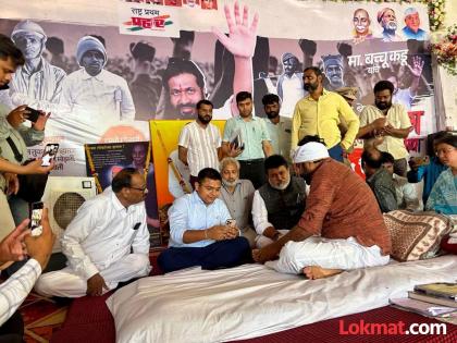 Finally, on the seventh day, Bachchu Kadu's hunger strike is suspended for the time being, ultimatum to the government by October 2 | अखेर सातव्या दिवशी बच्चू कडू यांच्या अन्नत्याग आंदोलनास तूर्तास स्थगिती, २ ऑक्टोबरपर्यंत सरकारला अल्टीमेटम Finally, on the seventh day, Bachchu Kadu's hunger strike is suspended for the time being, ultimatum to the government by October 2 | अखेर सातव्या दिवशी बच्चू कडू यांच्या अन्नत्याग आंदोलनास तूर्तास स्थगिती, २ ऑक्टोबरपर्यंत सरकारला अल्टीमेटम