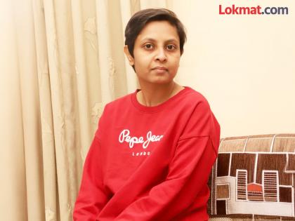 She quit her job as a bank manager to become a cricket match referee. | बॅंक मॅनेजरची नोकरी सोडून ती बनली क्रिकेट मॅच रेफरी She quit her job as a bank manager to become a cricket match referee. | बॅंक मॅनेजरची नोकरी सोडून ती बनली क्रिकेट मॅच रेफरी