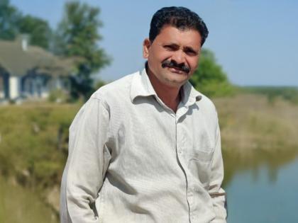 Tree falls on bike after being struck by lightning; Father dies, son critical | वीज पडून झाड दुचाकीवर कोसळले; वडिलांचा मृत्यू, मुलगा गंभीर Tree falls on bike after being struck by lightning; Father dies, son critical | वीज पडून झाड दुचाकीवर कोसळले; वडिलांचा मृत्यू, मुलगा गंभीर