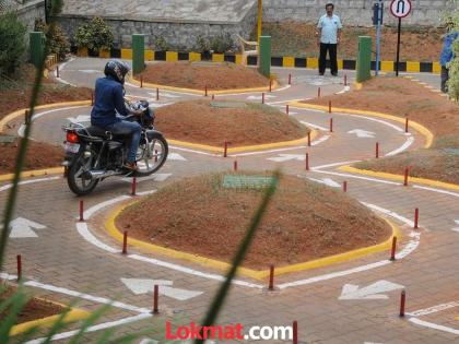 Agent gives exam for license, applicant passes, complaint against three | लायसन्ससाठी एजंट देतो परीक्षा, अर्जदार होतो पास, तिघांविरूद्ध तक्रार Agent gives exam for license, applicant passes, complaint against three | लायसन्ससाठी एजंट देतो परीक्षा, अर्जदार होतो पास, तिघांविरूद्ध तक्रार