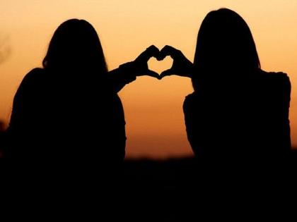 kanpur girl elopes with aunts sister in law after facing family opposition to their relationship | सूत जुळलं! मावशीच्या नणंदेवर प्रेम जडलं, कुटुंबीयांनी खोलीत पकडलं; एकमेकींसाठी घरदार सोडलं