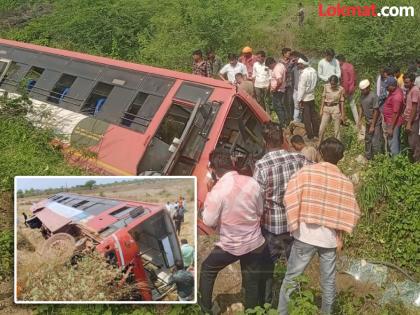 Terrible accident near Chargaon! ST overturns in Warora; Driver killed, 18 injured | चारगावजवळ भीषण अपघात ! वरोरा येथे एसटी उलटली; वाहक ठार, १८ जखमी Terrible accident near Chargaon! ST overturns in Warora; Driver killed, 18 injured | चारगावजवळ भीषण अपघात ! वरोरा येथे एसटी उलटली; वाहक ठार, १८ जखमी