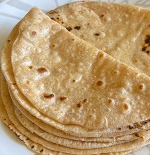 पोळ्या फार वातड होतात? पीठ मळण्यापासून पोळी भाजण्यापर्यंतच्या ५ टिप्स, दोन दिवस राहतील मऊ