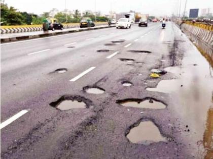 The bridge built at a cost of crores with the help of the World Bank is in bad condition. | जागतिक बँकेच्या मदतीने कोट्यवधींचा खर्च करून बांधलेल्या पुलाला पडले तळे