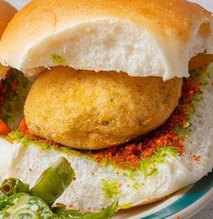 कुठला वडापाव फेमस? डोसा नक्की कुठं चांगला मिळतो? जगात भारी मिसळ कोणती? यावरुन का भांडतात लोक?