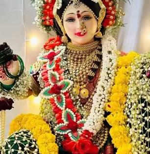 गौरींच्या पूजेसाठी पाहा फुलांच्या हारांचे सुंदर प्रकार, यावर्षी ट्रेंडिंग असलेले खास डिझाईन्स