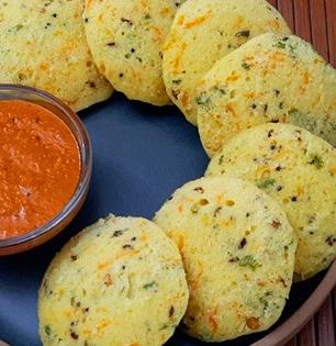 १ वाटी मूग डाळीची करा मऊसूत इडली; १० मिनिटांत होईल भरपूर प्रोटीन असलेली गरम इडली