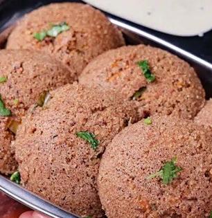 पीठ न आंबवता १० मिनिटांत करा सुपर सॉफ्ट पौष्टीक नाचणीची इडली; सोपी रेसिपी