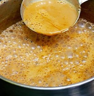 चहा फक्कड होण्यासाठी चहा करताना आधी दूध उकळवायचं की पाणी? ९९% लोक करतात 'ही' चूक